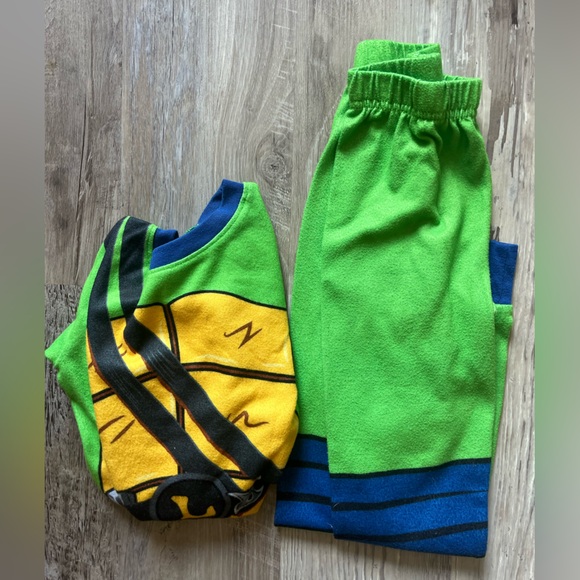 Ninja turtle PJS size 6 - Picture 2 of 5